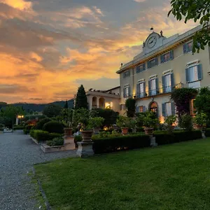 https://villa-scorzi.it-tuscanyhotel.com
